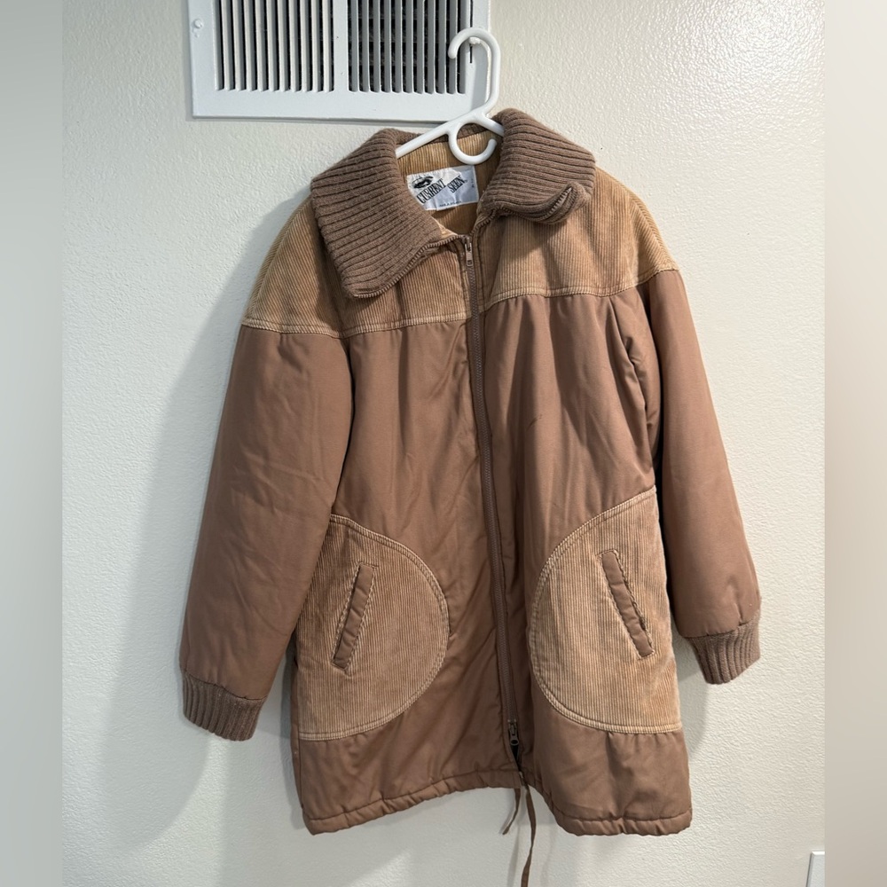 Brown Ski Jacket with Insulated Design and Quilted Sections